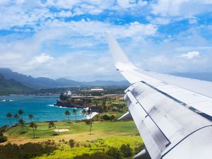 A plane flies into Lihue airport