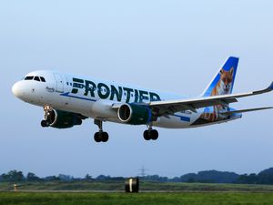 Frontier Airlines A320 Landing at Cleveland Hopkins International Airport
