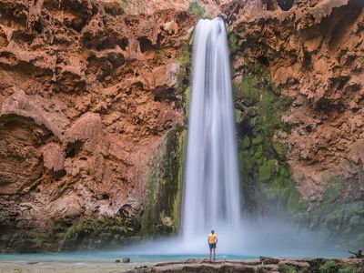 hiking to waterfalls, Mooney Falls in Arizona