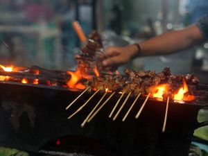 Sate Padang being grilled
