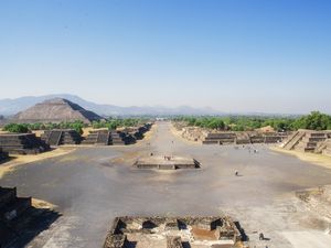Wide shot of the plaza at Teotihuacán