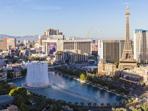 USA, Nevada, Las Vegas, Strip, fountain of hotel Bellagio and Eiffel Tower